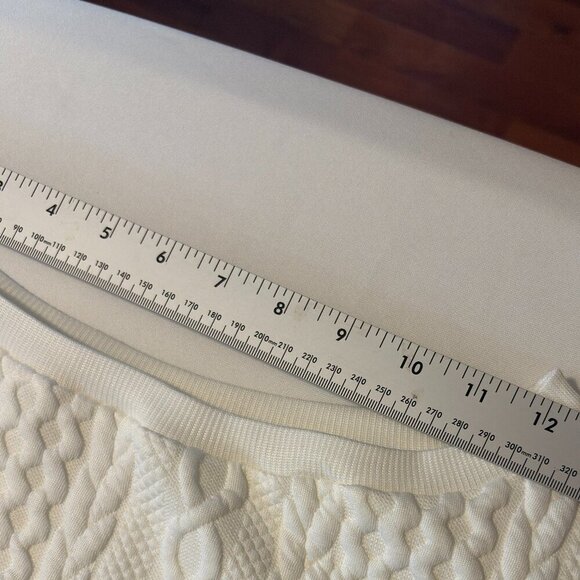 Cozy Meets Chic: White Textured Sweater (Size L) - Picture 9 of 9